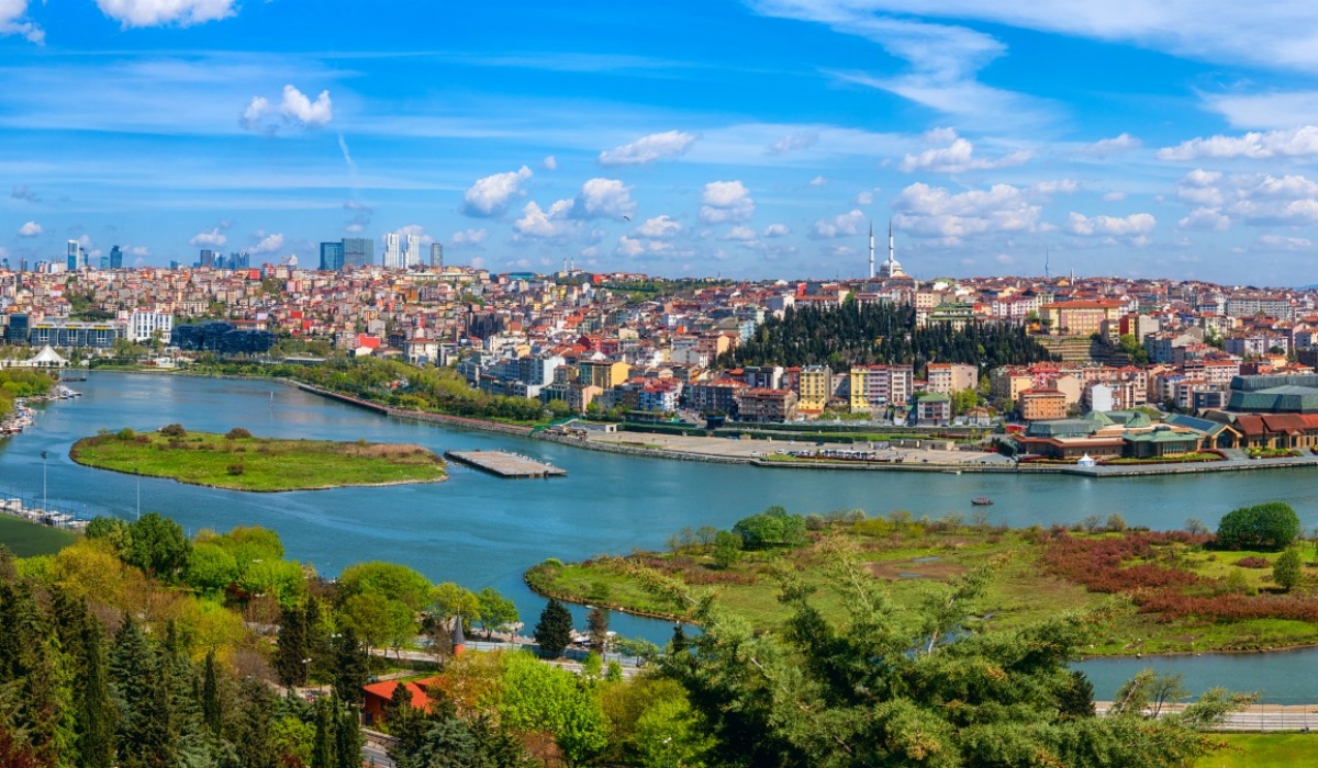 23 Nisana Özel Günübirlik Yeşilköy Sosyete Pazarı ve Lale Bahçeleri Turu