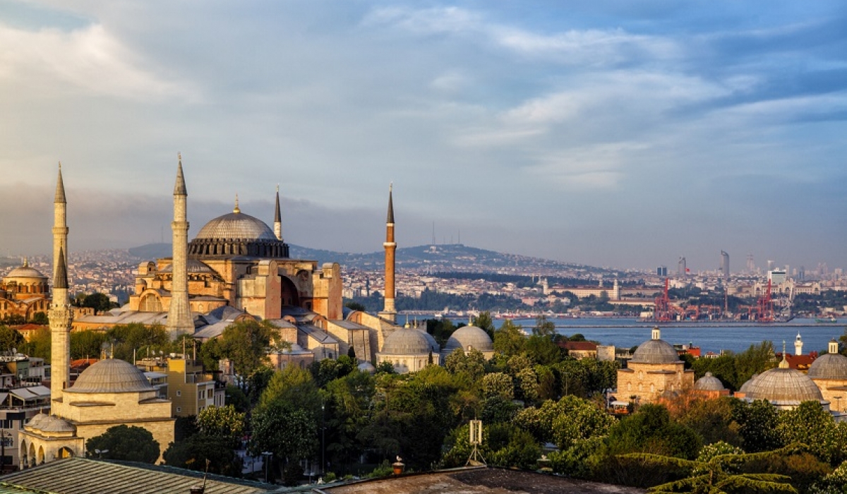 Günübirlik İstanbul Tarihi Yarımada Turu Ayasofya Topkapı Sarayı Yerebatan Sultanahmet
