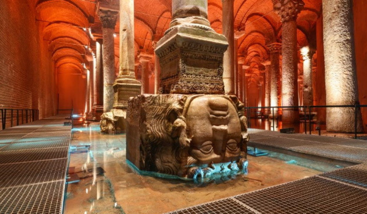 Günübirlik İstanbul Tarihi Yarımada Turu Ayasofya Topkapı Sarayı Yerebatan Sultanahmet