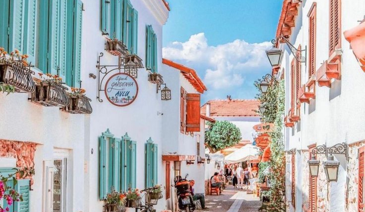 İzmir Alaçatı Ilıca Plajı ve Şirince Turu 1 Gece Otel Konaklamalı