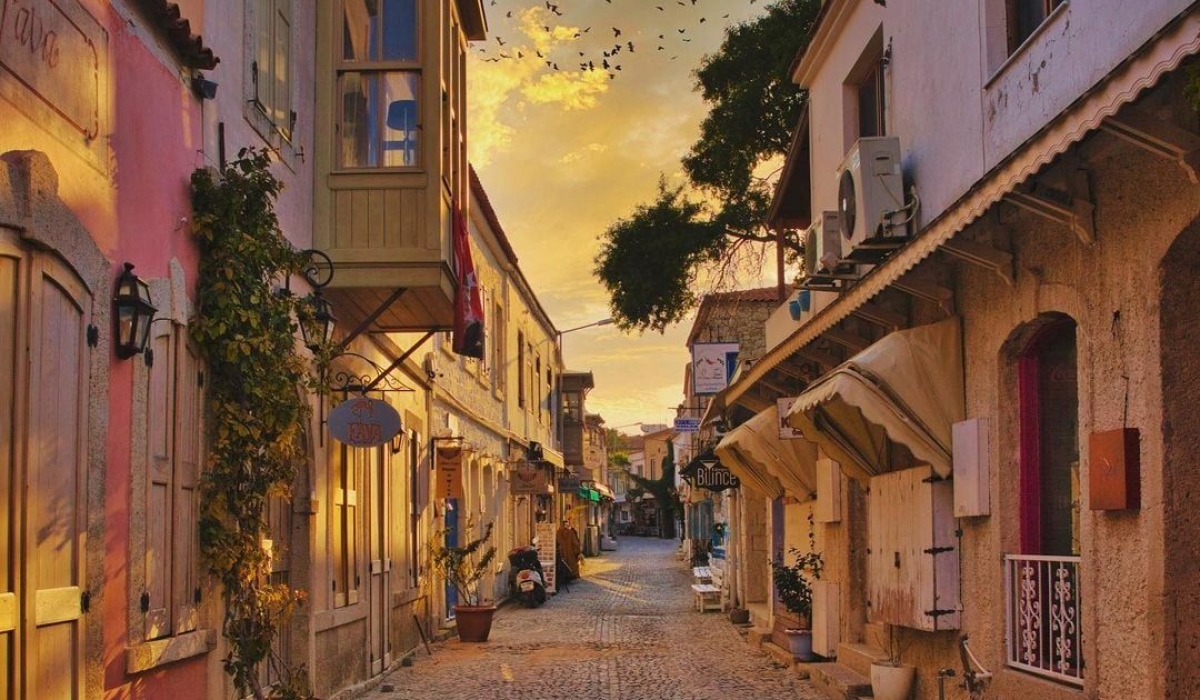 İzmir Alaçatı Ilıca Plajı ve Şirince Turu 1 Gece Otel Konaklamalı